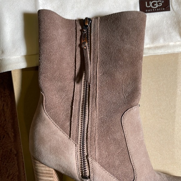 UGG Athena- Size 7.5 Excellent Condition - Picture 6 of 15